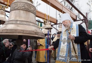 Освящение креста и кампанов на колокольню Свято-Ольгинского храма