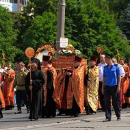 Владыка Никодим на крестном ходе в Луганске